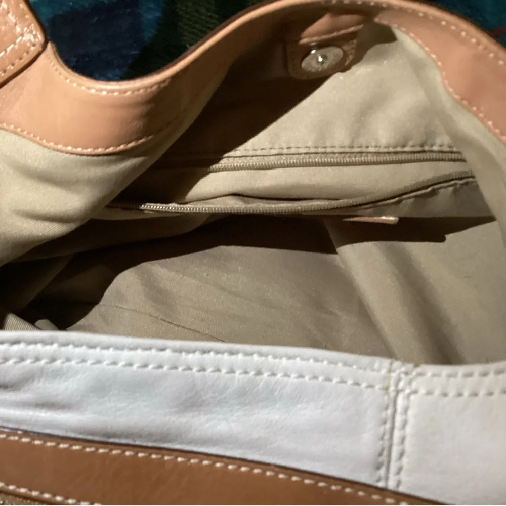 Coach Soho Lynn Hobo Buckle Bag  D1069-F15075 - Picture 11 of 13